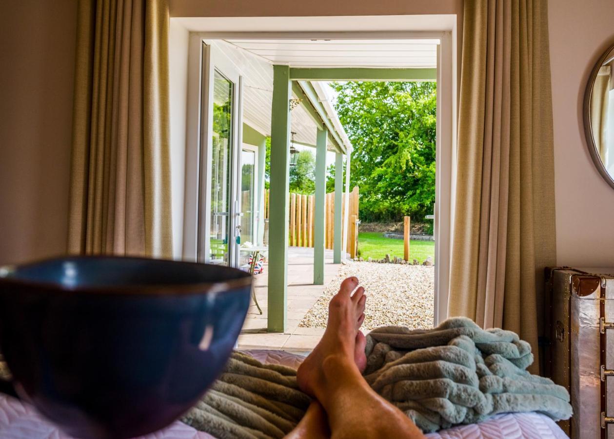 The Stables Hideaway Villa Llanelli Exteriör bild